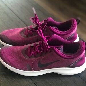 Women’s Nike shoes, size 11.5 and only gently worn twice.